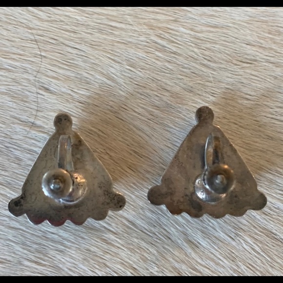 Vintage Art Deco Artisan Silver and Onyx Screw Back Earrings - Picture 7 of 10